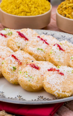 a plate decorated with chena toast